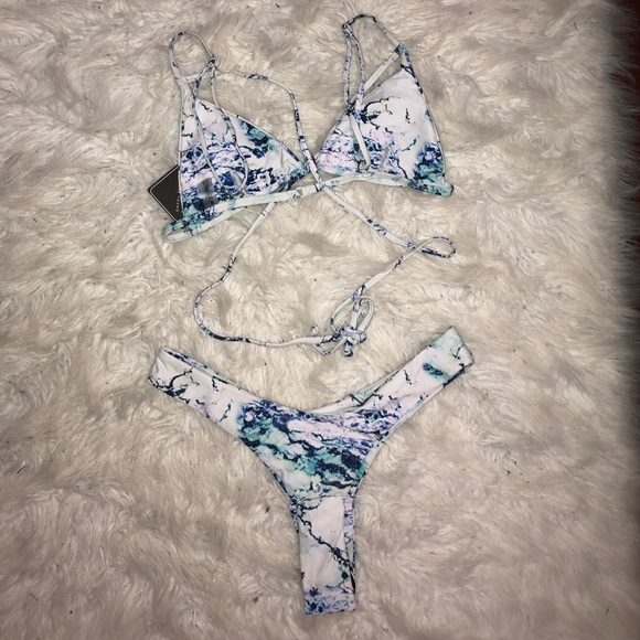 Bikini - Picture 3 of 3